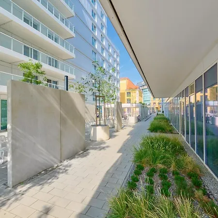 Stylish In Prestige Riverside Location Ksiecia Witolda By Renters * ヴロツワフ