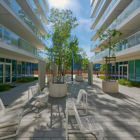 Stylish In Prestige Riverside Location Ksiecia Witolda By Renters アパート