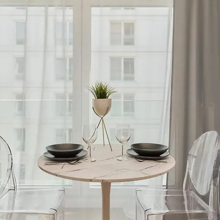 アパート Stylish In Prestige Riverside Location Ksiecia Witolda By Renters ヴロツワフ