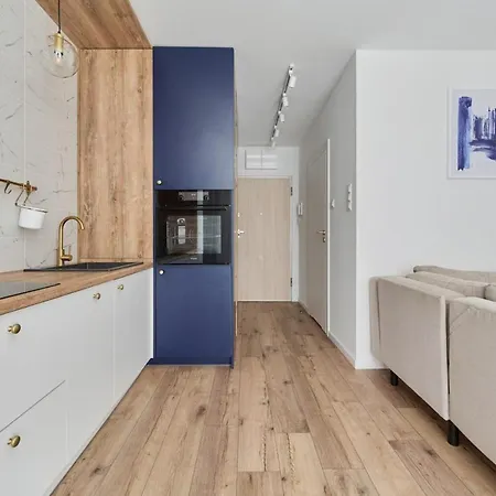 Stylish In Prestige Riverside Location Ksiecia Witolda By Renters ヴロツワフ